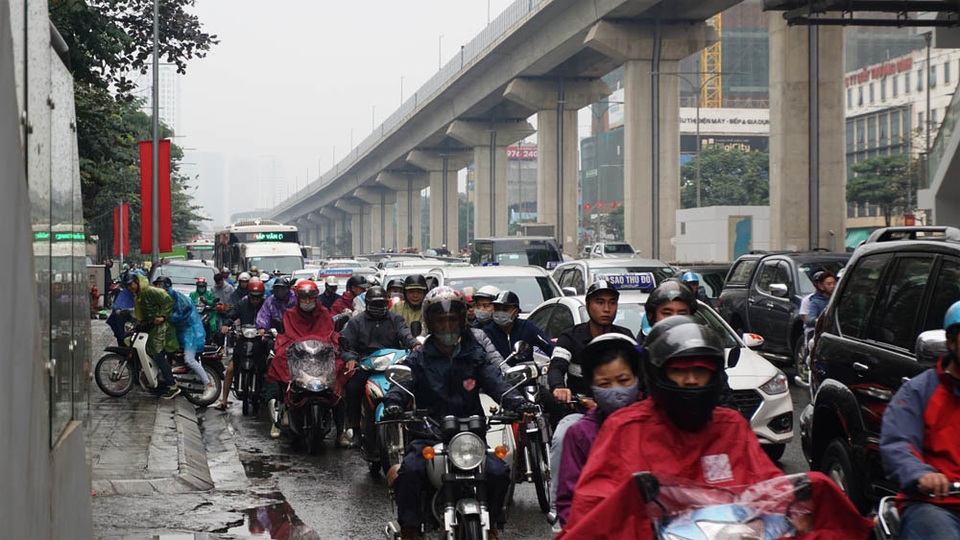 Đường phố Hà Nội ùn tắc kinh hoàng trong ngày 27 Tết - 6 Đường phố Hà Nội ùn tắc kinh hoàng trong ngày 27 Tết - 6