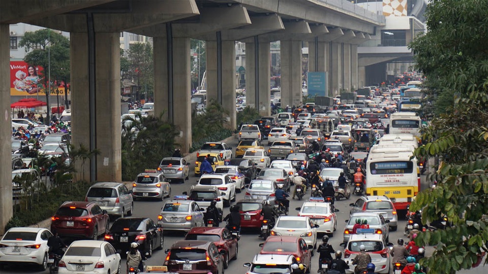 Đường phố Hà Nội ùn tắc kinh hoàng trong ngày 27 Tết - 3 Đường phố Hà Nội ùn tắc kinh hoàng trong ngày 27 Tết - 3