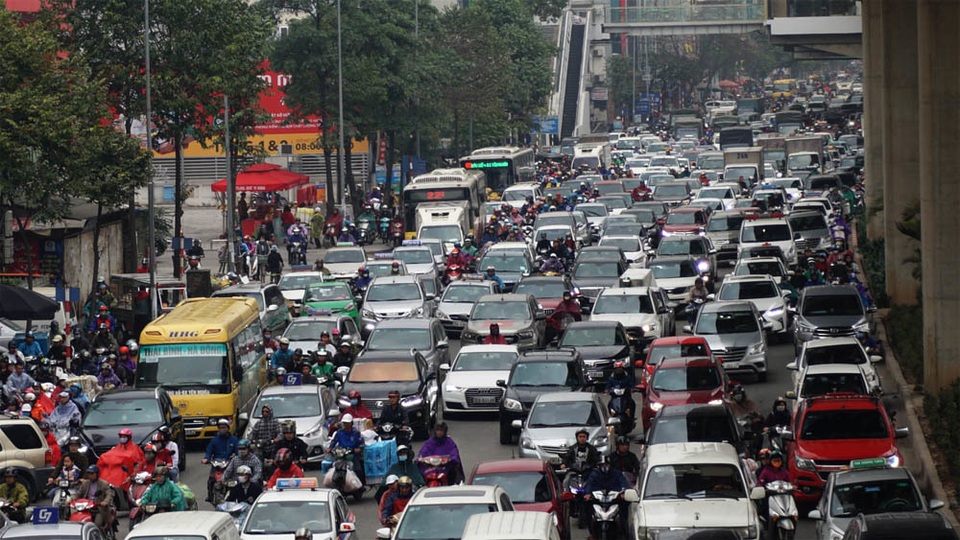 Đường phố Hà Nội ùn tắc kinh hoàng trong ngày 27 Tết - 1 Đường phố Hà Nội ùn tắc kinh hoàng trong ngày 27 Tết - 1