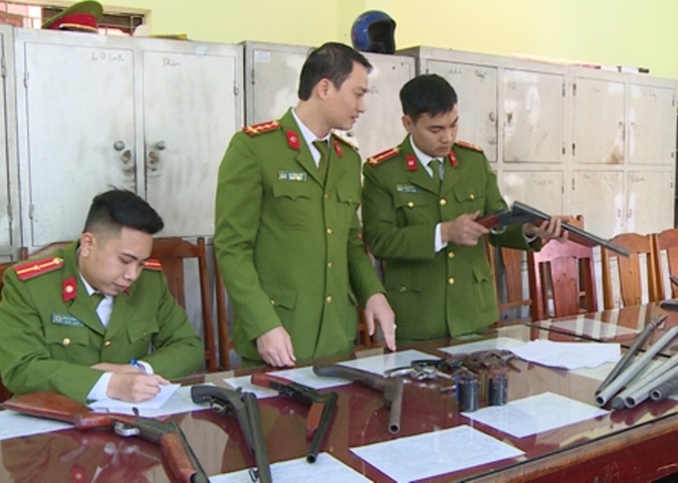 Thu giữ nhiều vũ khí “nóng”, hàng trăm viên đạn - 1 Thu giữ nhiều vũ khí “nóng”, hàng trăm viên đạn - 1