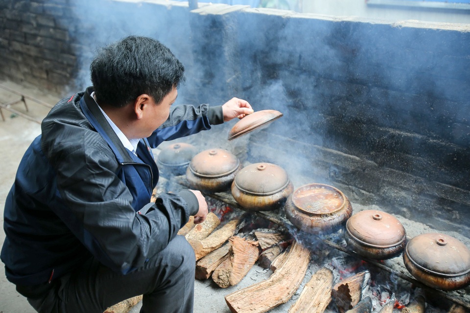 Làng Vũ Đại đỏ lửa xuyên đêm kho cá trong dịp cận Tết - 7 Làng Vũ Đại đỏ lửa xuyên đêm kho cá trong dịp cận Tết - 7