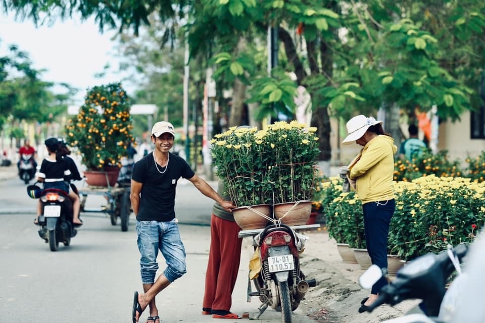 Người dân Quảng Trị hối hả mang hương Tết về nhà - 5 Người dân Quảng Trị hối hả mang hương Tết về nhà - 5