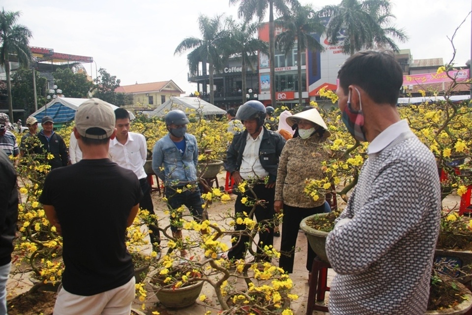 Người dân Quảng Trị hối hả mang hương Tết về nhà - 14 Người dân Quảng Trị hối hả mang hương Tết về nhà - 14