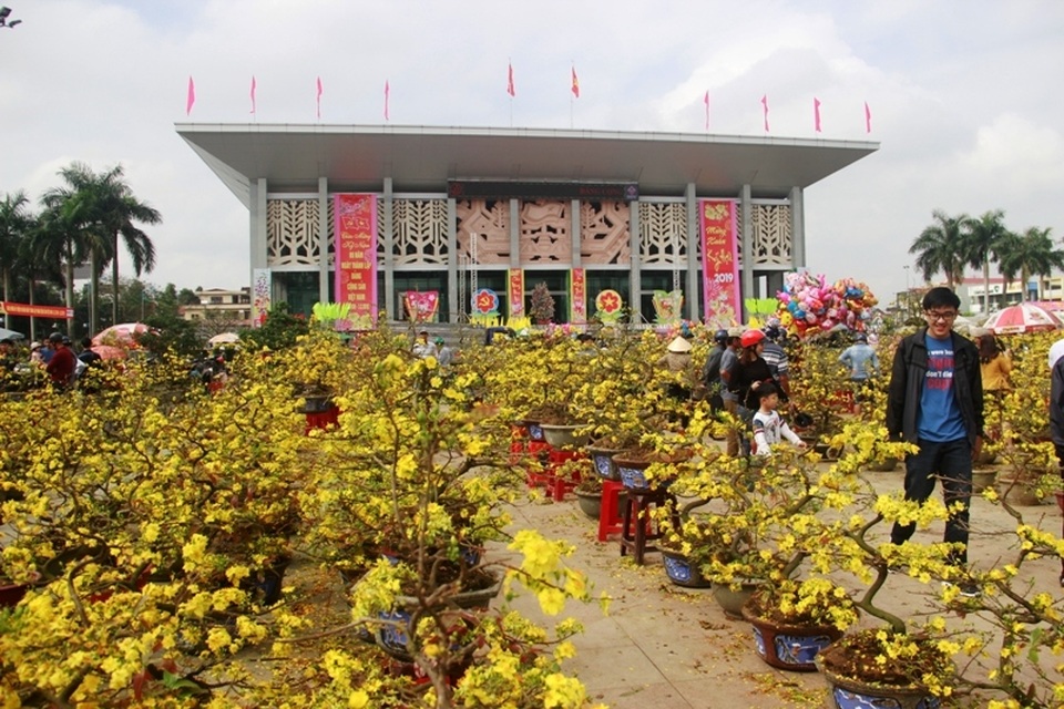 Người dân Quảng Trị hối hả mang hương Tết về nhà - 10 Người dân Quảng Trị hối hả mang hương Tết về nhà - 10
