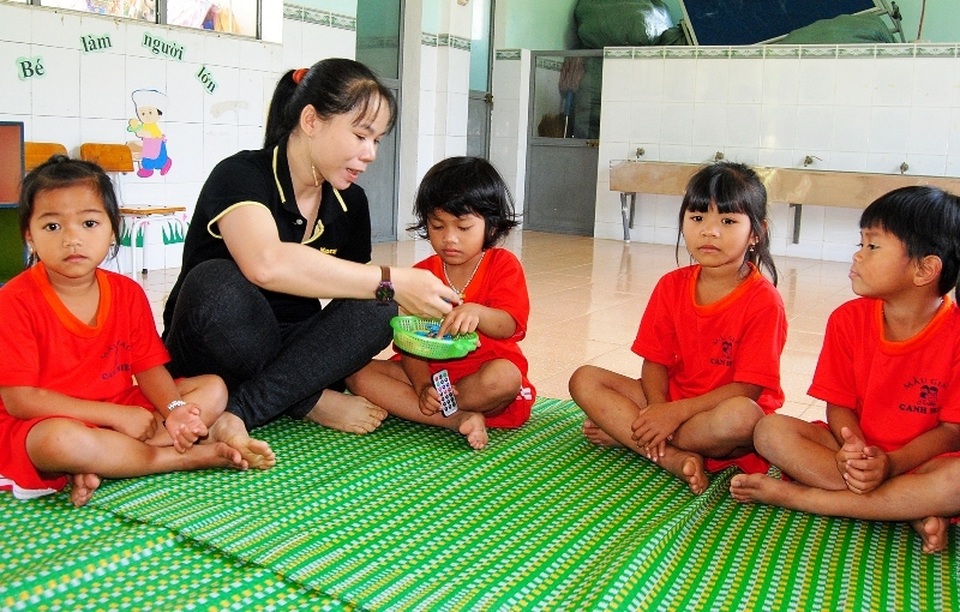 Thầy cô băng rừng, lội suối nỗ lực gieo chữ cho học sinh nghèo - 4 Thầy cô băng rừng, lội suối nỗ lực gieo chữ cho học sinh nghèo - 4