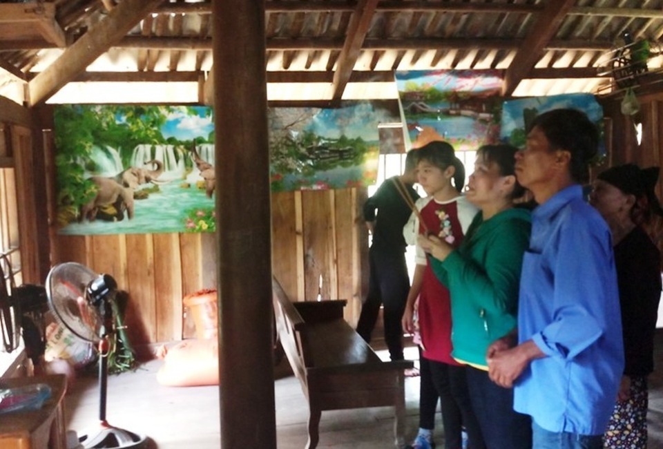 Nữ công nhân òa khóc ôm mẹ sau 16 năm mới về quê đón Tết - 4 Nữ công nhân òa khóc ôm mẹ sau 16 năm mới về quê đón Tết - 4