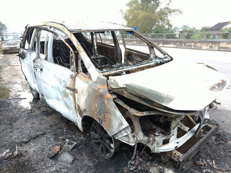 Thuê xe về quê ăn Tết, chưa tới nhà xe đã cháy rụi - 1 Thuê xe về quê ăn Tết, chưa tới nhà xe đã cháy rụi - 1