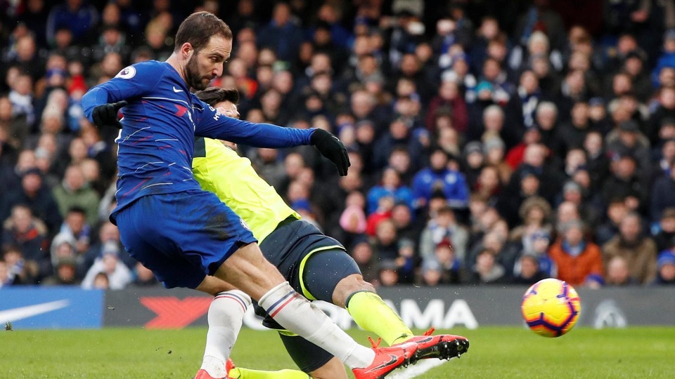 Nhìn lại màn tỏa sáng của Higuain trong trận đại thắng của Chelsea - 8 Nhìn lại màn tỏa sáng của Higuain trong trận đại thắng của Chelsea - 8