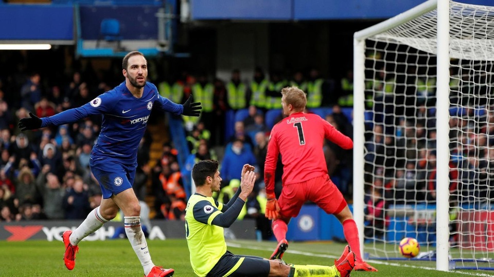 Nhìn lại màn tỏa sáng của Higuain trong trận đại thắng của Chelsea - 9 Nhìn lại màn tỏa sáng của Higuain trong trận đại thắng của Chelsea - 9
