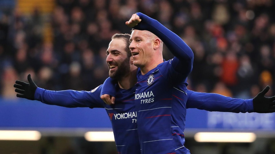 Nhìn lại màn tỏa sáng của Higuain trong trận đại thắng của Chelsea - 19 Nhìn lại màn tỏa sáng của Higuain trong trận đại thắng của Chelsea - 19