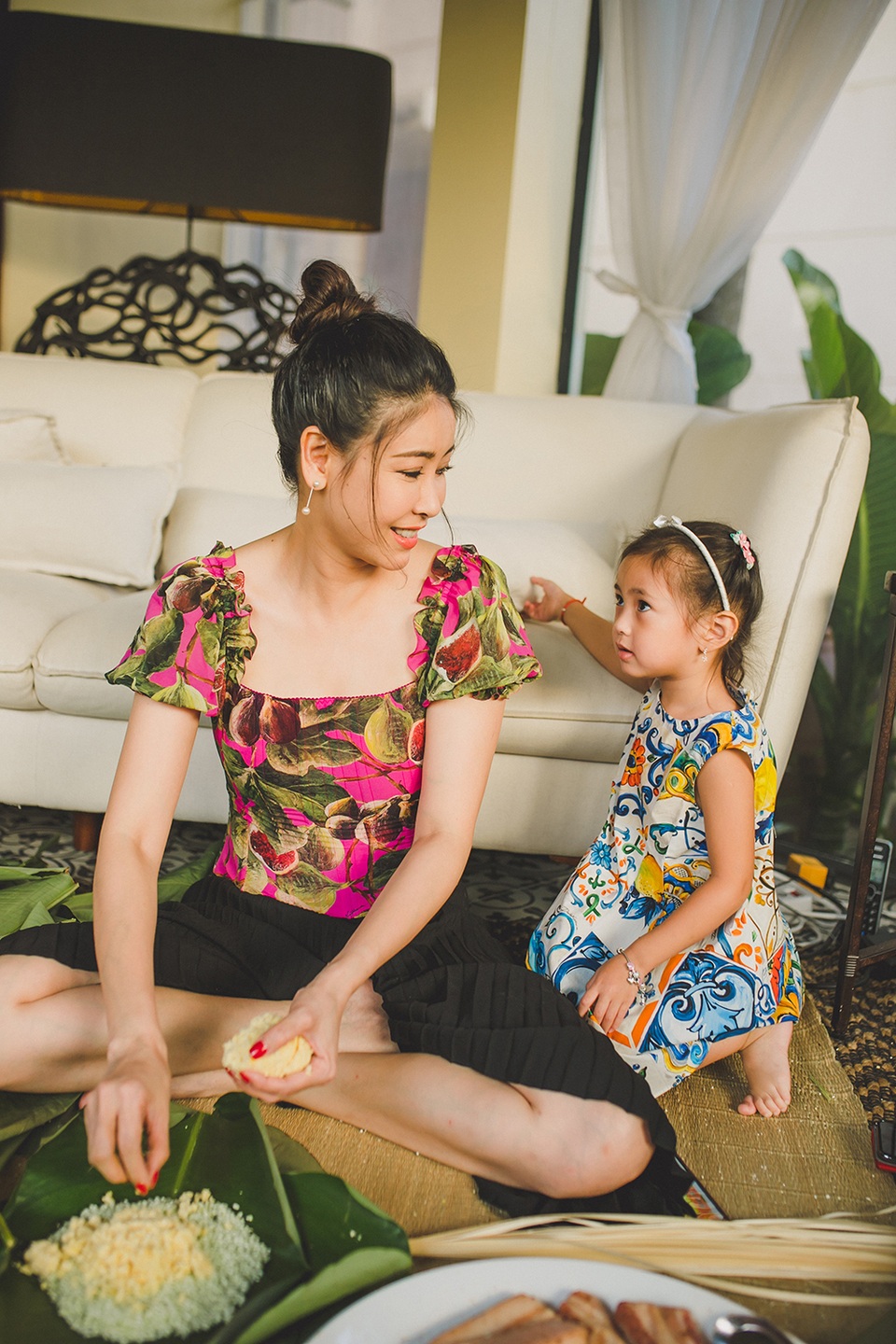 Hoa hậu Hà Kiều Anh ăn mặc giản dị cùng các con gói bánh chưng ngày Tết - 9 Hoa hậu Hà Kiều Anh ăn mặc giản dị cùng các con gói bánh chưng ngày Tết - 9