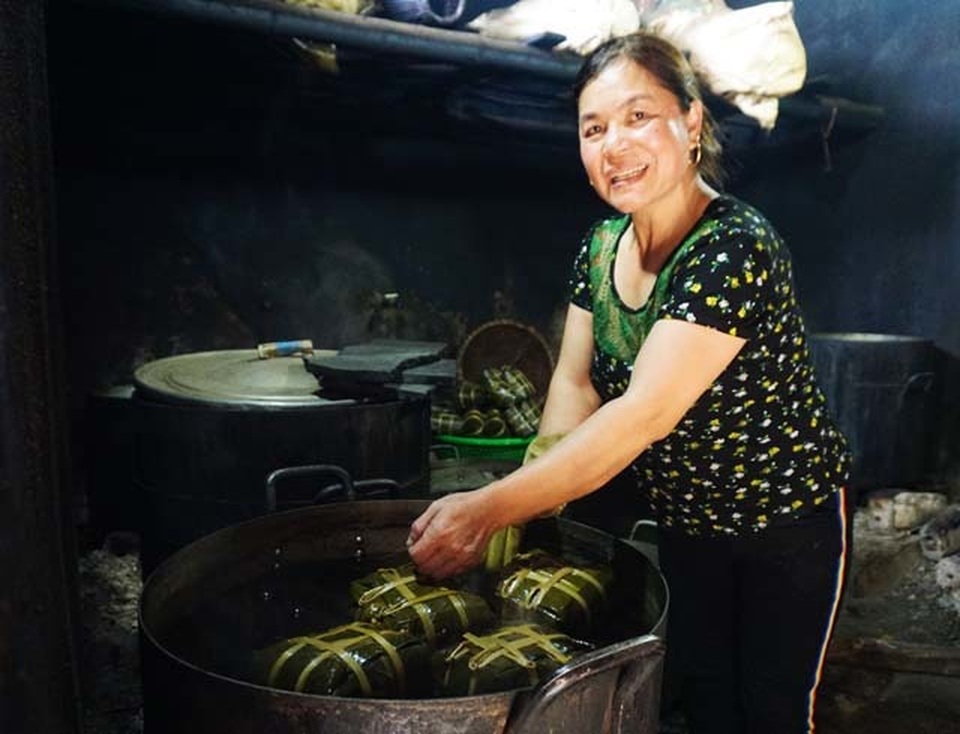 Cận Tết: Làng nghề bánh chưng tất bật, thu cả trăm triệu đồng - 10 Cận Tết: Làng nghề bánh chưng tất bật, thu cả trăm triệu đồng - 10