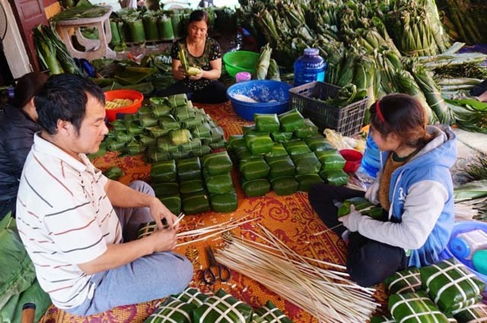 Cận Tết: Làng nghề bánh chưng tất bật, thu cả trăm triệu đồng - 13 Cận Tết: Làng nghề bánh chưng tất bật, thu cả trăm triệu đồng - 13