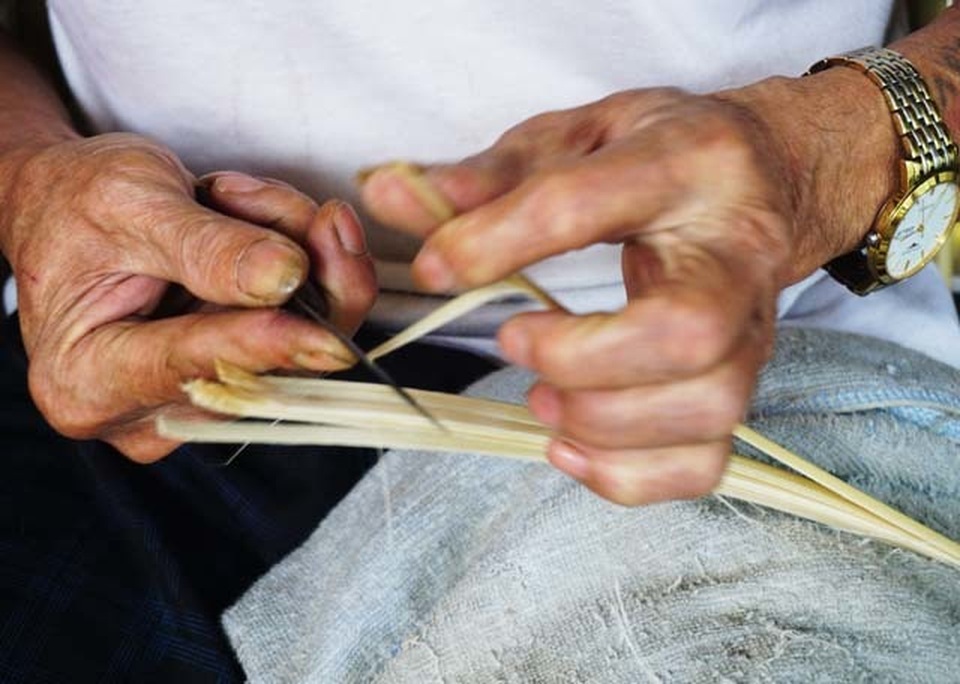 Cận Tết: Làng nghề bánh chưng tất bật, thu cả trăm triệu đồng - 4 Cận Tết: Làng nghề bánh chưng tất bật, thu cả trăm triệu đồng - 4