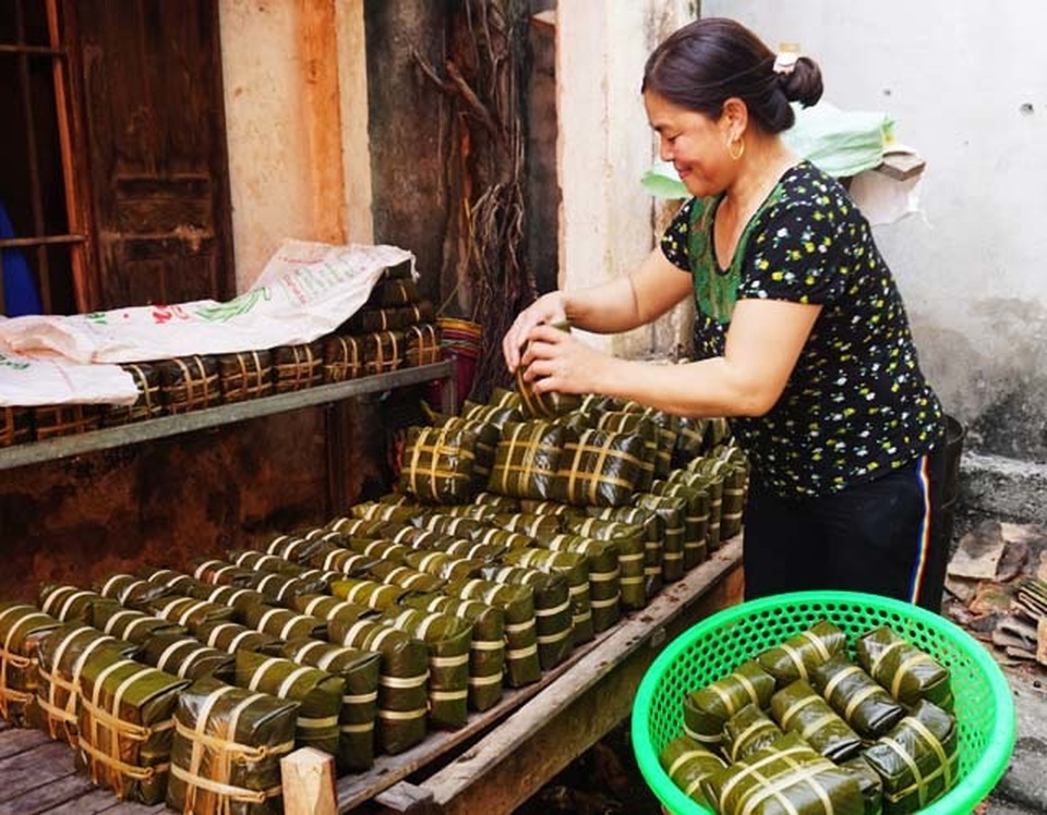 Cận Tết: Làng nghề bánh chưng tất bật, thu cả trăm triệu đồng - 11 Cận Tết: Làng nghề bánh chưng tất bật, thu cả trăm triệu đồng - 11
