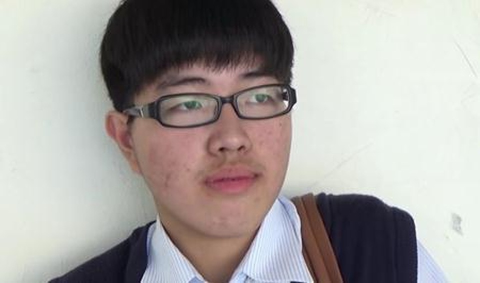 Thiếu niên xấu xí hóa hot boy đốn tim các cô gái chỉ nhờ... trang điểm - 2 Thiếu niên xấu xí hóa hot boy đốn tim các cô gái chỉ nhờ... trang điểm - 2