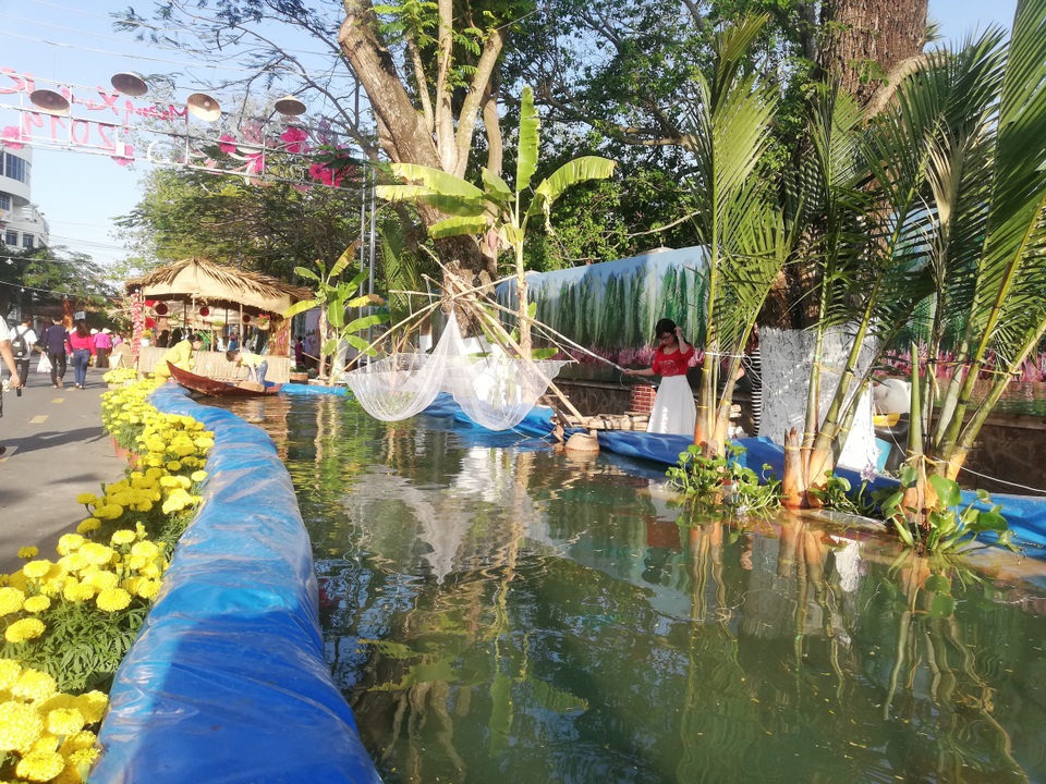 Đặc sắc gian hàng chợ quê Tết trên phố lần đầu xuất hiện ở Bạc Liêu - 1 Đặc sắc gian hàng chợ quê Tết trên phố lần đầu xuất hiện ở Bạc Liêu - 1