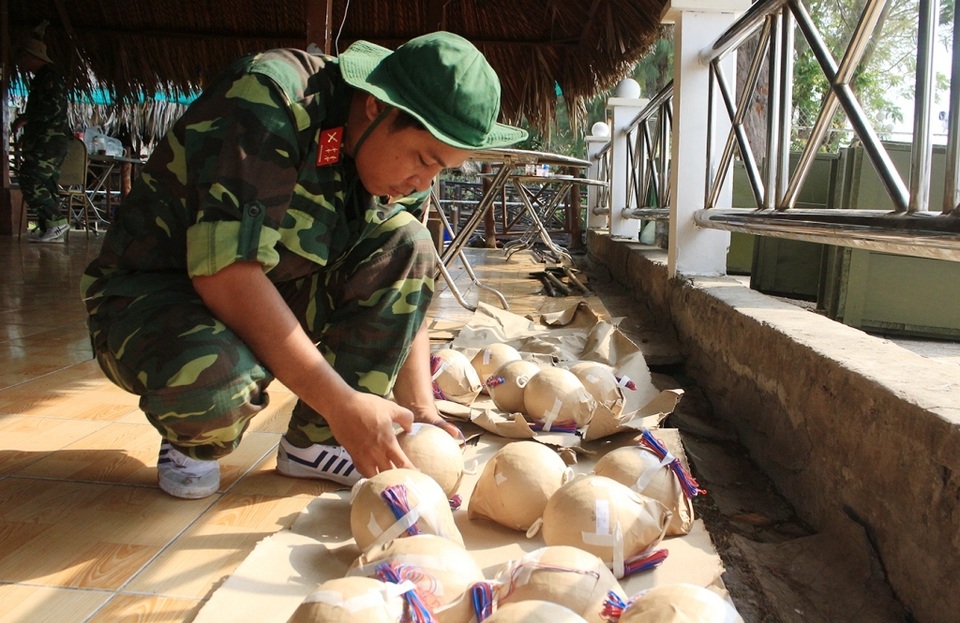 Cần Thơ: Hoàn tất công đoạn cuối cho màn bắn pháo hoa đêm Giao thừa - 5 Cần Thơ: Hoàn tất công đoạn cuối cho màn bắn pháo hoa đêm Giao thừa - 5