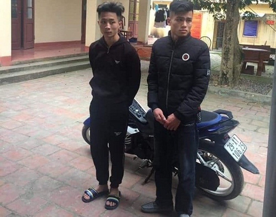 Khởi tố, bắt giam 2 đối tượng táo tợn nổ pháo trước cổng công an huyện - 1 Khởi tố, bắt giam 2 đối tượng táo tợn nổ pháo trước cổng công an huyện - 1