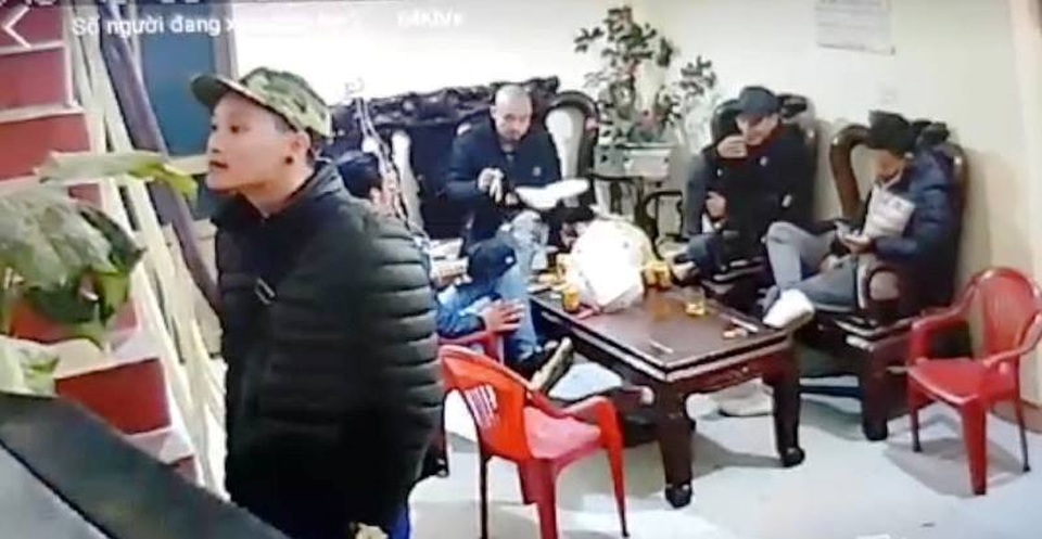 Lo mất Tết vì bị uy hiếp, ném chất bẩn vào nhà - 1 Lo mất Tết vì bị uy hiếp, ném chất bẩn vào nhà - 1