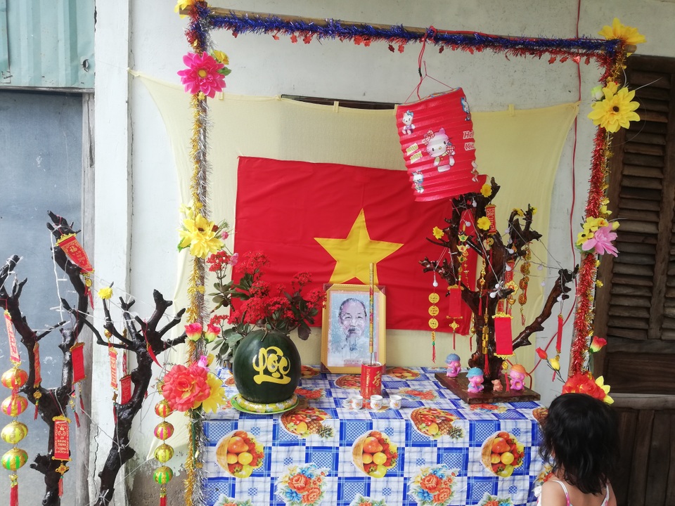 Dân lập bàn thờ Bác mừng Đảng, đón Xuân mới - 1 Dân lập bàn thờ Bác mừng Đảng, đón Xuân mới - 1