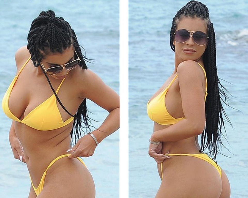 Katie Salmon bốc lửa với bikini vàng - 1