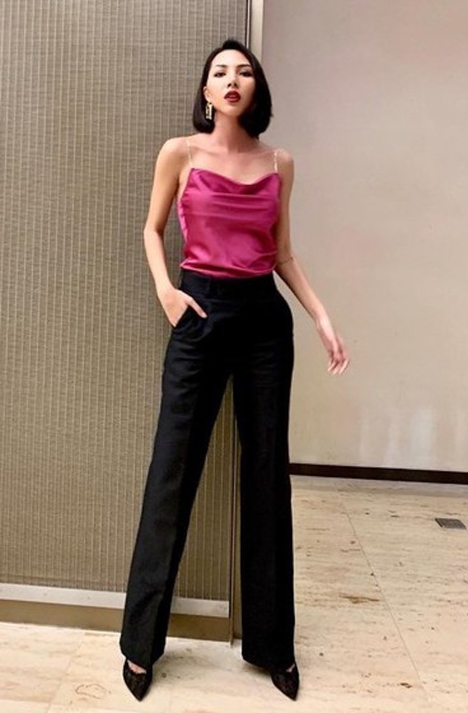 Bích Phương, Mai Phương Thuý diện trang phục khoe vòng một gợi cảm - 10 Bích Phương, Mai Phương Thuý diện trang phục khoe vòng một gợi cảm - 10