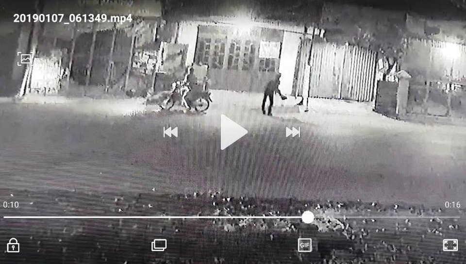 Lo mất Tết vì bị uy hiếp, ném chất bẩn vào nhà - 2 Lo mất Tết vì bị uy hiếp, ném chất bẩn vào nhà - 2