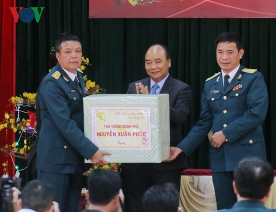 Thủ tướng Nguyễn Xuân Phúc thăm và chúc Tết Sư đoàn không quân 372 - 2 Thủ tướng Nguyễn Xuân Phúc thăm và chúc Tết Sư đoàn không quân 372 - 2