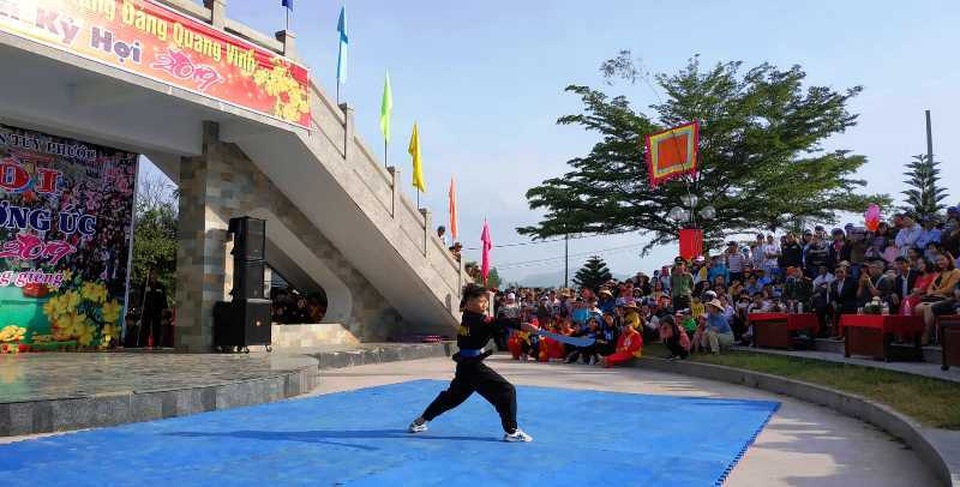 Phiên chợ họp lúc tờ mờ sáng mùng 1 Tết, mua lộc cầu may - 4 Phiên chợ họp lúc tờ mờ sáng mùng 1 Tết, mua lộc cầu may - 4