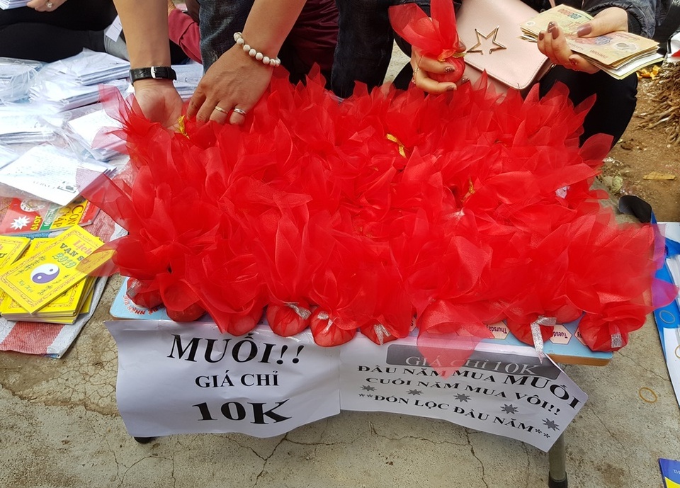 Người dân Huế, Đắc Lắc đến chùa cầu an mùng 1 Tết - 21 Người dân Huế, Đắc Lắc đến chùa cầu an mùng 1 Tết - 21