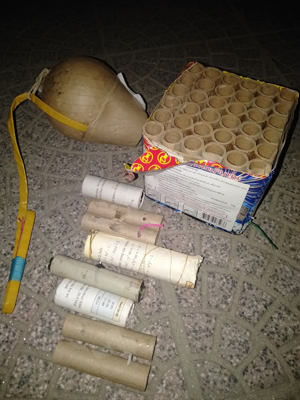 Tạm giữ 50 đối tượng đốt pháo trong đêm giao thừa - 2 Tạm giữ 50 đối tượng đốt pháo trong đêm giao thừa - 2