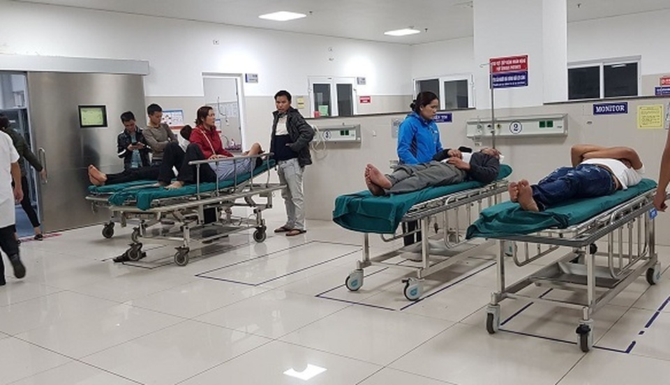 Nổ pháo, hàng loạt trường hợp nhập viện cấp cứu trong đêm giao thừa - 1 Nổ pháo, hàng loạt trường hợp nhập viện cấp cứu trong đêm giao thừa - 1
