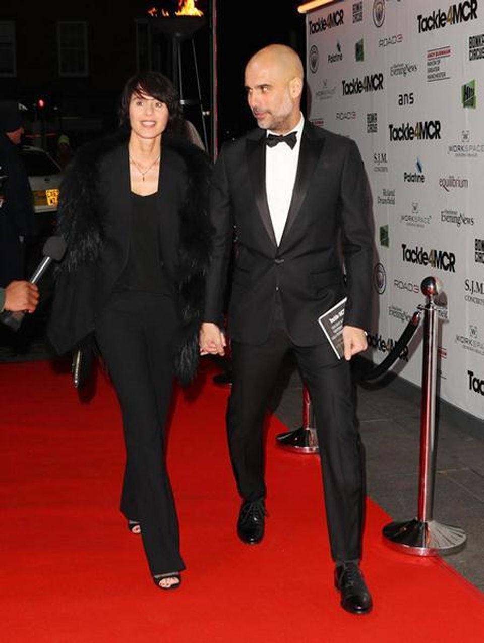 Dàn sao Man City nô nức dắt vợ đẹp, bồ xinh đi tiệc từ thiện - 6 Dàn sao Man City nô nức dắt vợ đẹp, bồ xinh đi tiệc từ thiện - 6