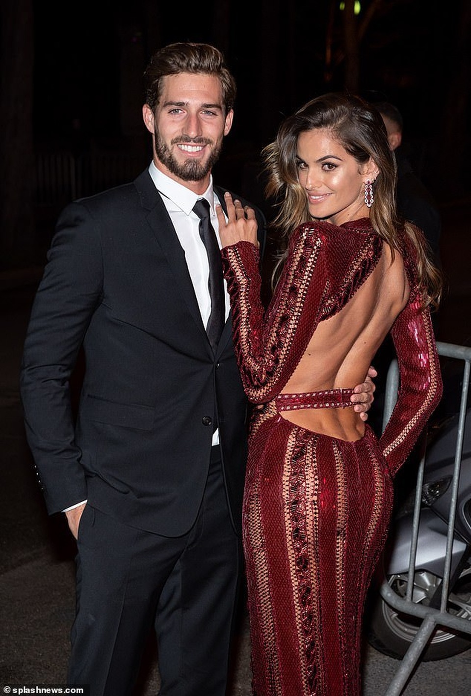 Izabel Goulart đẹp đôi bên bạn trai kém 6 tuổi - 4 Izabel Goulart đẹp đôi bên bạn trai kém 6 tuổi - 4