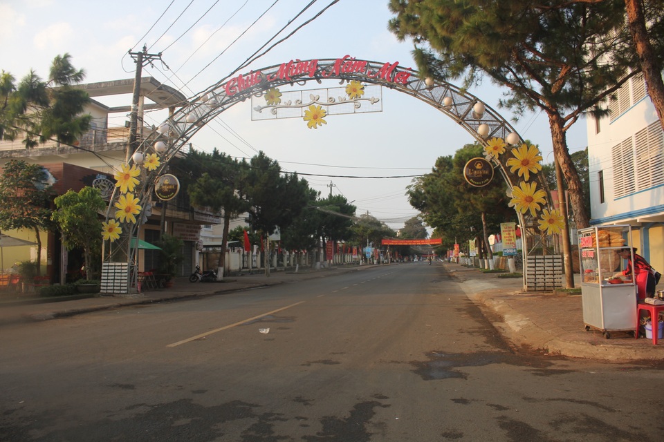 Phố núi “ngủ say” sau đêm giao thừa - 3 Phố núi “ngủ say” sau đêm giao thừa - 3