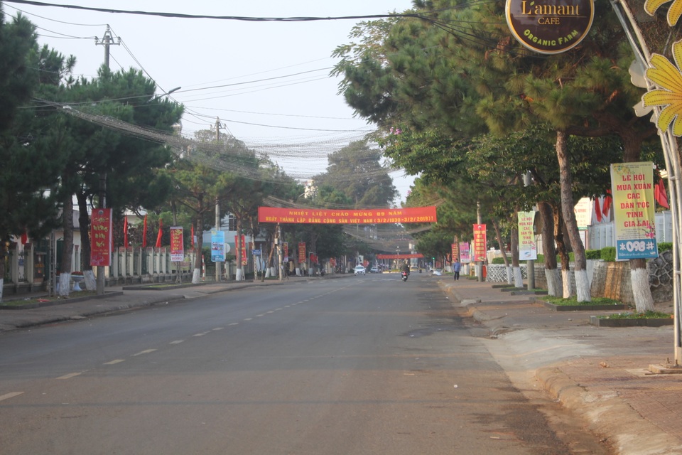 Phố núi “ngủ say” sau đêm giao thừa - 4 Phố núi “ngủ say” sau đêm giao thừa - 4