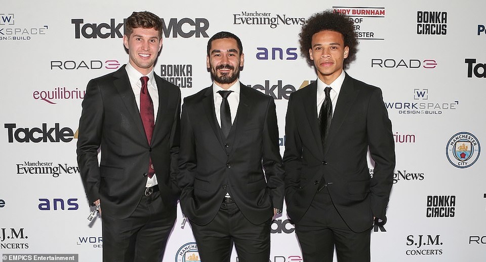 Solskjaer bất ngờ chạm mặt Guardiola ở bữa tiệc của Kompany - 3