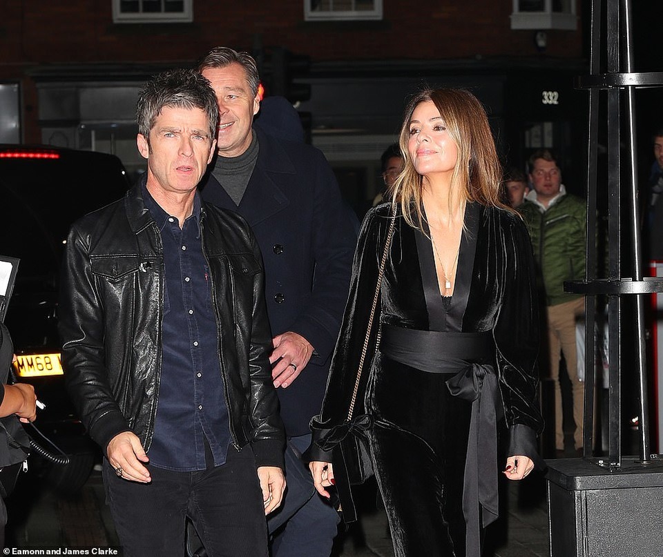 Solskjaer bất ngờ chạm mặt Guardiola ở bữa tiệc của Kompany - 7