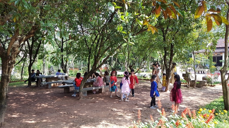 Người dân Huế, Đắc Lắc đến chùa cầu an mùng 1 Tết - 4 Người dân Huế, Đắc Lắc đến chùa cầu an mùng 1 Tết - 4