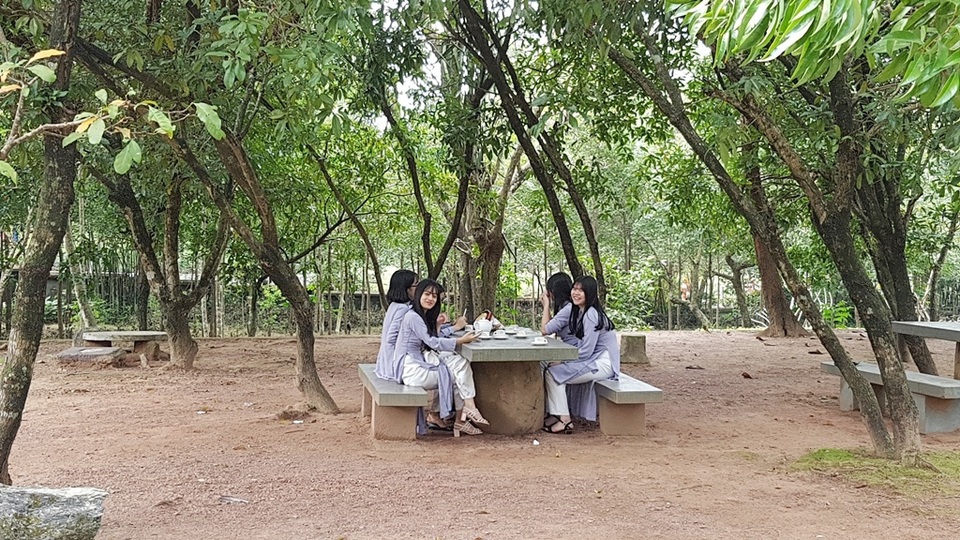 Người dân Huế, Đắc Lắc đến chùa cầu an mùng 1 Tết - 5 Người dân Huế, Đắc Lắc đến chùa cầu an mùng 1 Tết - 5