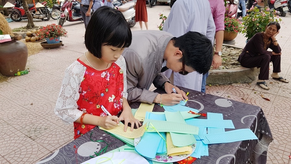 Người dân Huế, Đắc Lắc đến chùa cầu an mùng 1 Tết - 8 Người dân Huế, Đắc Lắc đến chùa cầu an mùng 1 Tết - 8