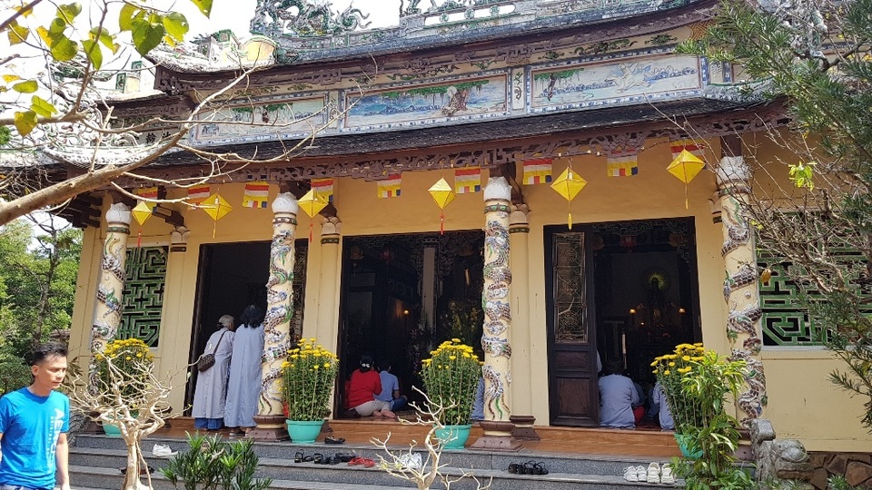 Người dân Huế, Đắc Lắc đến chùa cầu an mùng 1 Tết - 1 Người dân Huế, Đắc Lắc đến chùa cầu an mùng 1 Tết - 1