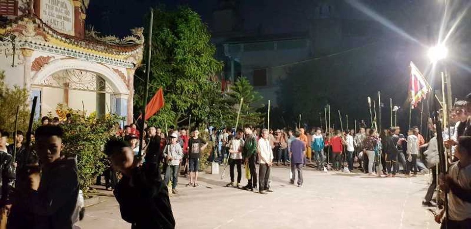 Chạy “thục mạng” xin “lửa Thánh” đêm Giao thừa - 3 Chạy “thục mạng” xin “lửa Thánh” đêm Giao thừa - 3