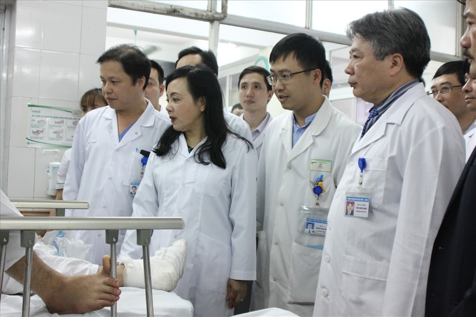 Đêm Giao thừa Kỷ Hợi 2019: Bộ trưởng Y tế thăm bệnh nhân - 2 Đêm Giao thừa Kỷ Hợi 2019: Bộ trưởng Y tế thăm bệnh nhân - 2