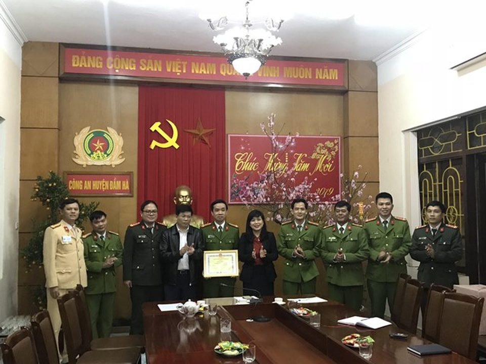 Bắt nghi phạm 19 tuổi dùng dao giết người đêm 29 Tết - 2 Bắt nghi phạm 19 tuổi dùng dao giết người đêm 29 Tết - 2