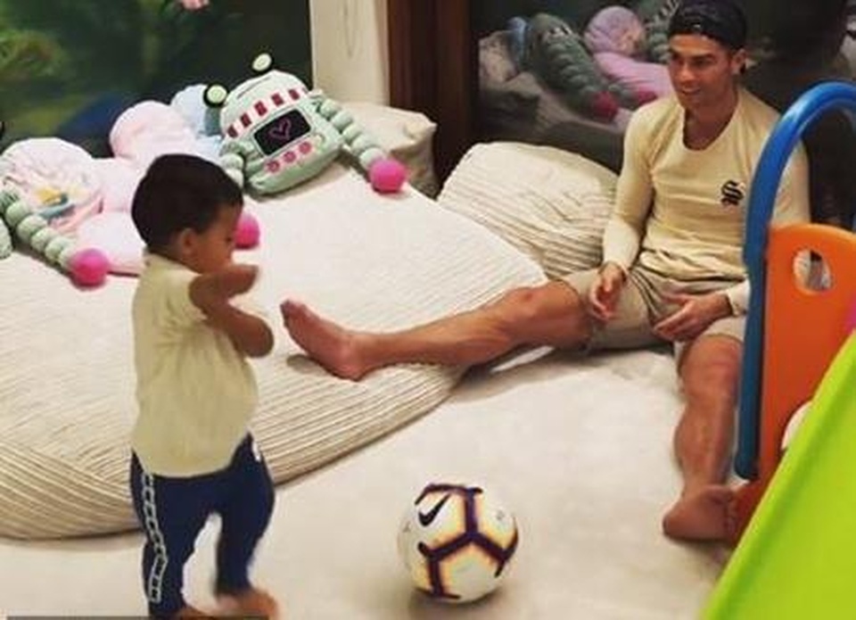 C.Ronaldo đón sinh nhật bên gia đình hạnh phúc - 2 C.Ronaldo đón sinh nhật bên gia đình hạnh phúc - 2