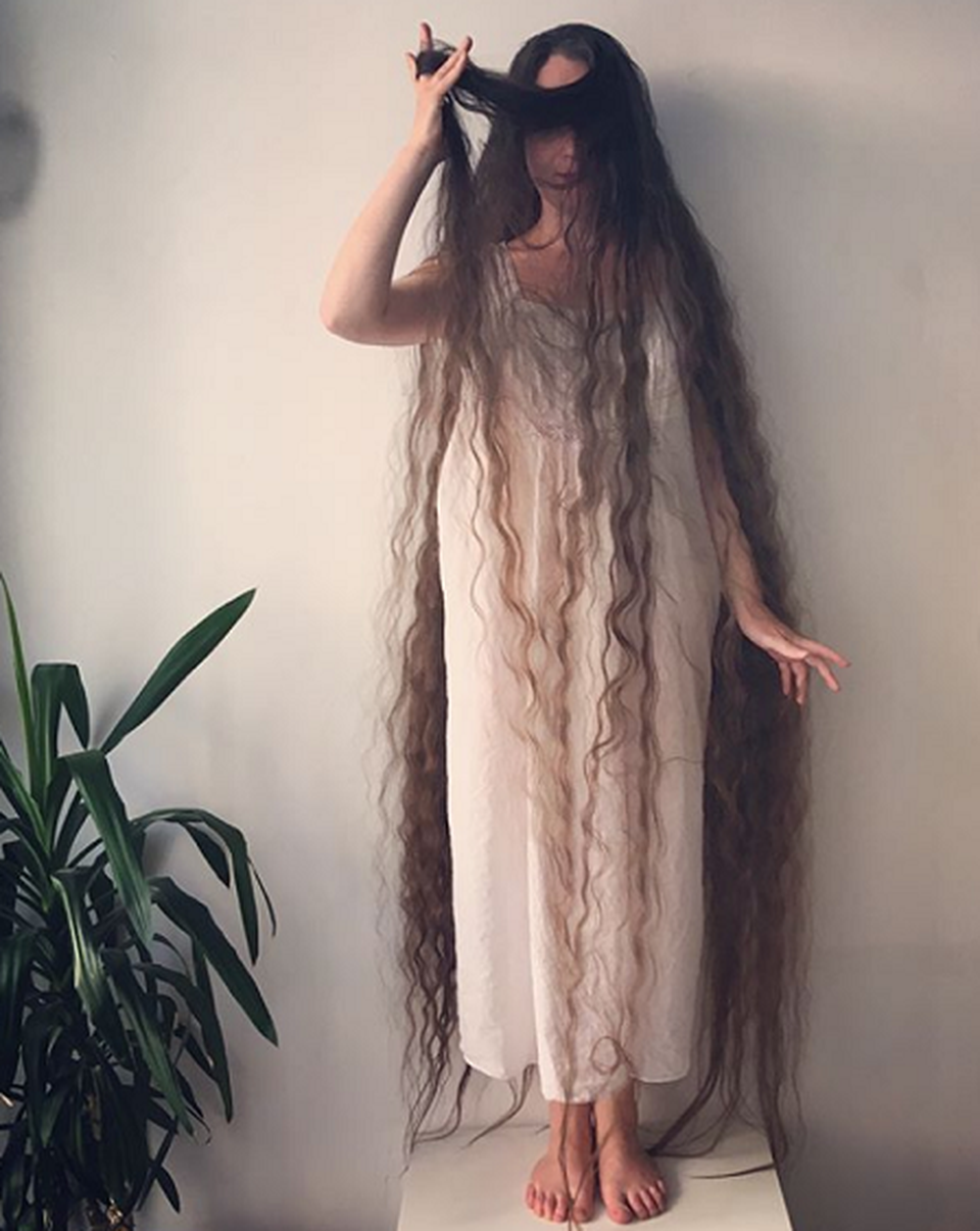 Cô gái tóc siêu dài không gội đầu suốt 20 năm - 1 Cô gái tóc siêu dài không gội đầu suốt 20 năm - 1