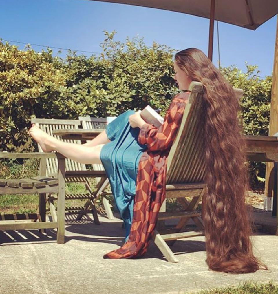 Cô gái tóc siêu dài không gội đầu suốt 20 năm - 2 Cô gái tóc siêu dài không gội đầu suốt 20 năm - 2