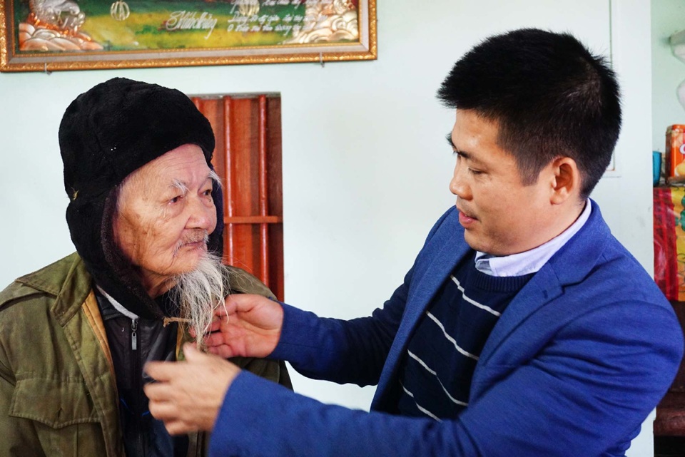 Cụ giáo trăm tuổi và tấm áo Bác Hồ tặng - 7 Cụ giáo trăm tuổi và tấm áo Bác Hồ tặng - 7